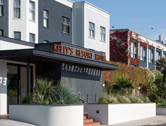 Kelly's Hotel 2